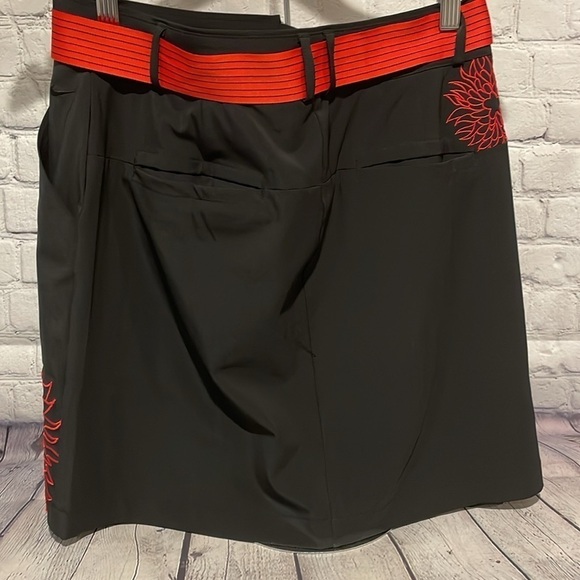 Nike golf women's black and red skorts sz6 like new - Picture 3 of 6